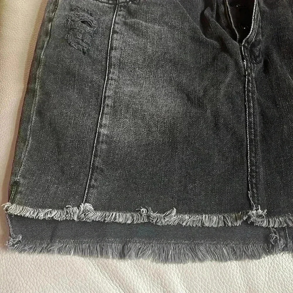 Band of Gypsies Black Denim Skirt size 28 like new - Picture 4 of 9